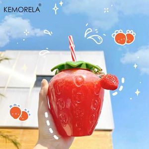 Tumblers Summer Cute Strawberry Cup med halm Creative Clear Nya plastvattenflaskor för tjej Student Portable Cold Drink H240425