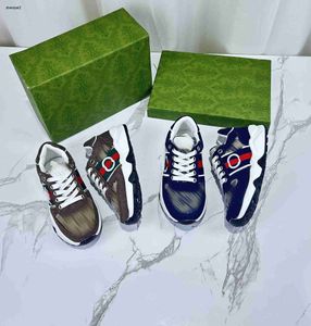 Sneakers di lusso Sneakers Lace-up Designer scarpe per bambini taglia 26-35 Protezione Box Girls Scarpe Grid Letter Logo Stampa Scarpe per ragazzi 24pril