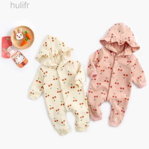 Rompers Sanlutoz Winter Long Sleeve Infants Jumpsuits Hooded Baby Girls Rompers Cute Toddler Clothing d240425