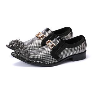 Nuove scarpe da uomo bianche da uomo Calf Slip-On Youth Iron Iron Iron La versione coreana di tutte le scarpe da uomo in moda abbinate per ragazzi stivali da festa