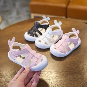 Stivali ritagli di scarpe neonate per bambini sandali da ragazza 2024 Summer baby cirbs boy black rosa bianco ragazza simpatica bunny sandals e02221