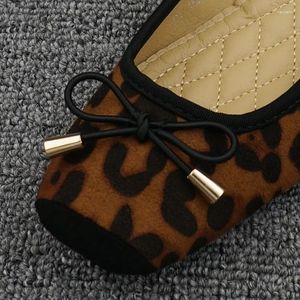 Sapatos casuais Leopard Women Mulheres Mocassagens Mocassin Sliplent para designer de luxo Ballet Flats coreanos zapatos mujer