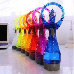 Sommerhandheld tragbarer Lüfter mit Wassersprühflaschen Mini -Lüfter für Büro Handheld Spray Fan Party Geschenkgunst