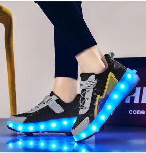 BOTAS Quad 4 Wheels Roller Skate Shoes Adultos Crianças Crianças Sapatos Esportivos deslizantes Deformação Parkour Runaway LED SNEAKERS BLINK