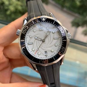 Najwyższej jakości zegarek AAA Mechaniczny chronograf Eta 2824 Kaliber James Men's 007 zegarki szafirowe szklane szklane stal nierdzewna dail