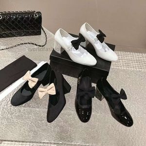 2024 Nya designer Mary Jane Shoes Womens Fashion Versatile Bow Pumps 100% äkta läderblock Hälepumpar EU34-41