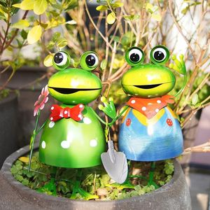 Garden Frog Statue Outdoor Decor Cute Metal Yard Art Sculpture 3D Spring Figur för Lawn Patio 240425