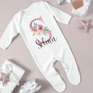 Tek parçalar kişiselleştirilmiş babygrow sleepsuit çiçek başlangıç ​​bebek romper bebek eve geliyor eve kıyafet newbron duş hediye bebek kız sleepsuit