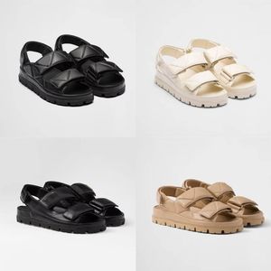 Nappa Leather Sandals 여성 스포츠 디자이너 샌들 퀼팅 플랫 캐주얼 신발 여름 해변 샌드 데일 클래식 클래식 Peep Toe Sandal 5cm 플랫폼 Triangularnes 하드웨어