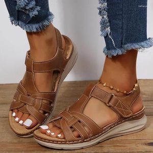 Lässige Schuhe 2024 weibliche Offene Damen Sandalen Sommer Rom hohl ein fester Outdoor -Strand Keil großgröße