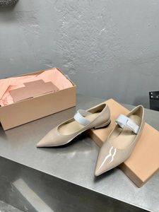 Scarpe casual puntate con tacco basso poco profondo femmina single femminile in pelle con superficie lucida semplice e facile da indossare Mary Jane