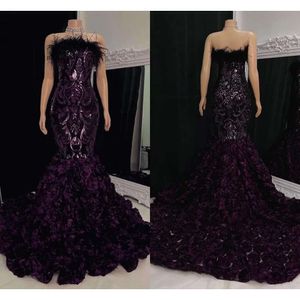 Deep Purple Cascading Lace Flowers Feather Prom Dresess Sexig sjöjungfru Strapless Backless Black Evening Downs Formal BC