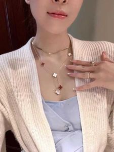 Four-leaf Clover Clavicle Lucky Grass Pendant Necklace Sweet Temperament Elegant High-grade Sense of Autumn/winter Sweater Chain Vanly