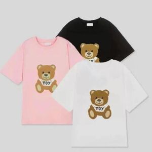 2024 Kid T Shirts Boy Girl T-shirts Kläder tonåring baby sommar kortärmad brev tees toppar mode pojkar tshirts