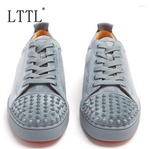 Lässige Schuhe Britisch-Stil Low Top Wildleder Sneaker Luxus-Schnürspitzen Spikes Turnschuhe für Männer Modeslaeigleder Leder