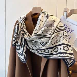 Projektant jedwabny szalik kobiet 2024 Summer Nowe luksusowe wydrukowane nerkowce wakacyjne szalik plażowy elegancki styl C240425