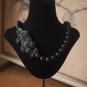 Pendant Necklaces Fashion Retro Art Heavy Industry High Definition Blue Flower Inlay Shiny Rhinestone Pearl Dress Paired With Necklace