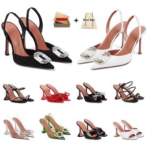 상자와 함께 Amina Muaddi Sandals 디자이너 샌들 하이힐 신발 신발 신발 바 우기 다이아몬드 장식 투명 PVC 버클 뾰족한 Amina Muaddi Mule Dhgate Sandal