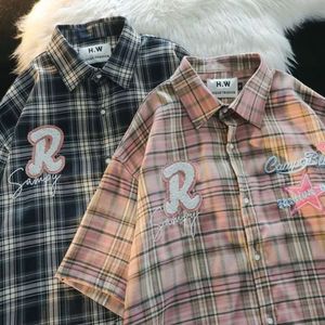 American Pink Plaid Haftowana koszula z krótkim rękawem dla mężczyzn i kobiet luźna letnia para koszula