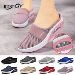 Stövlar Kvinnor Tennisskor Kvinna Walking Shoes Easy Sätt på avslappnade tofflor Slipon Air Cushion utomhus tjocka botten Kvinnor Sneakers