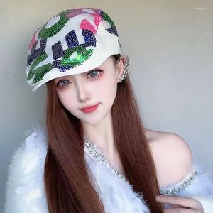 النسخة الكورية من الزائدين The Girl Cap 2024 Color Sequin Letter Mashing كل الرياح الوطنية إلى الأمام