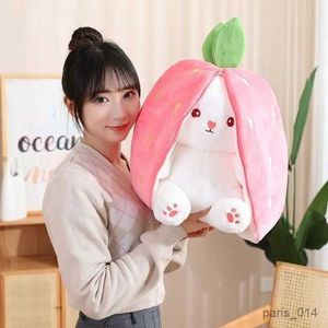 Fyllda plyschdjur Rolig glädje Kaii Fruit Bunny Plush Toy Cute Marrot Strberry förvandlas till kanin Plush Toy Kids Birthday Christmas Gift