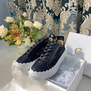 Fashion Summer Women Brand Sneakers Schuh romantische Lady Spitze Casual Shoes Blumenbrokat echte Ledergröße 34-40