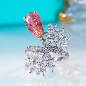 クラスターリングQinhuan Luxury Pink Water Drop High Carbon Diamond Ring S925 STERLING SILVER PLATNUMメッキエンジェルウィングフィン