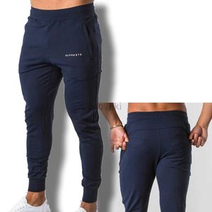 Calças masculinas 2023 Nova Fitness Muscle Running Sports Cotton Troushers Mens respiráveis feixe de feixe de boca casual calças de saúde D240425