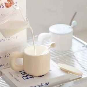 Tumbler Haushalt Keramik Sterile Milchbecher mit einem Löffel Büro Kaffeetasse Pink Set Cups Küchenartikel für Hauszubehör H240425
