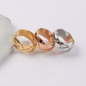 Ring mit Diamanten in 18 Karat Gold Fashion Designer Ringe Luxus Marken Männer und Frauen Paare 18K Gold plattiert Ring Nicht verblüffende Anti-Aldlergies Feiertagsgeschenkschmuck Schmuck