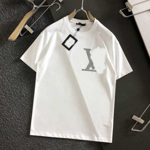 メンズTシャツサマーメンズ女性デザイナーTシャツルーズ特大ティーアパレルファッショントップマンカジュアルチェストレターシャツラグジュアリーストリートショーツQ240425