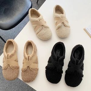 Lässige Schuhe 2024 Elastic Cross Band Pelz Frau Wolle Flats Winter Plüsch -Baumwoll -Slipper Femmes warme runde Zehen Moccasins Fleeces Stiefel