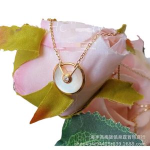 Original designer Carter circular amulet necklace with niche design light luxury and fashionable high-end Fritillaria accessories collarbone chain