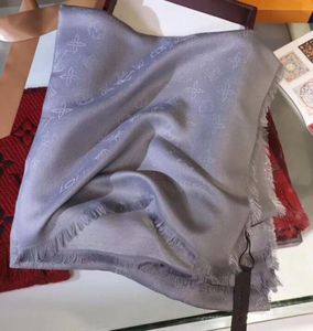Целый шарф классический серебряный нить жаккардские шарфы Women039S Модная мягкая платца Треугольник Shawls 140140cm5872331