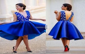 Billiga blå korta festcocktailklänningar Deep V Neck Backless Lace Kne Length Satin Prom Gowns Homecoming Bridesmaid Dress Formal 6887014