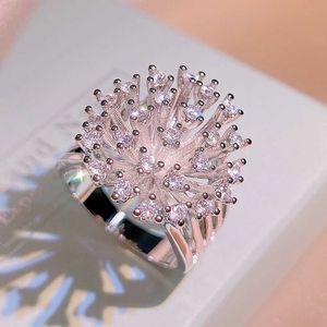 Band Rings 925 Stamp New Light Luxury Super Flash Zircon Hollow Snowflake Ring Female Party Födelsedagsmycken Gift H240425