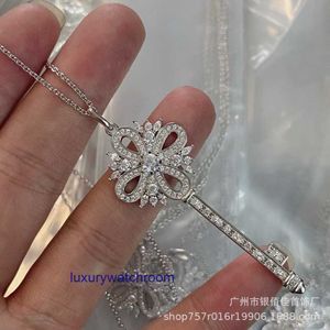 Luxury Tiifeniy Designer Pendant Necklaces Seiko Ts sterling silver Christmas snowflake necklace is versatile in all seasons Simple sun flower crown key pendant sw