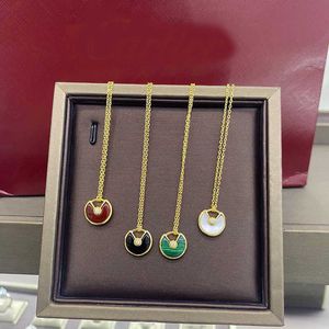 디자이너 브랜드 카터 천연 흰색 Fritillaria Talisman Necklace를위한 여성 안전 버클 레드 옥수수 피콕 미니 칼라 체인 H9M8