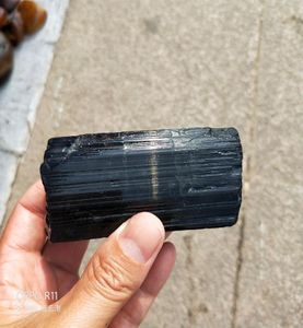 Ganz 100120g natürliche schwarze Turmalinkristall Edelstein Energie Chakra Stein Mineralproben Kiesdekoration Original Rock SPE2452002