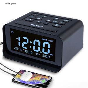 Uhren digitales Alarm Clock Radio mit USB -Ladeanschluss Elektrische Uhr Helligkeit Dimmer Einstellbarer Alarmvolumen FM Sleep Timer Lautsprecher