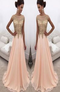 2020 NYA ARABISKA PEACH PROM -klänningar Illusion Jewel Neck Gold Lace Appliques Cap ärmar Chiffon Pärlad svep Train Party Evening Go4191433