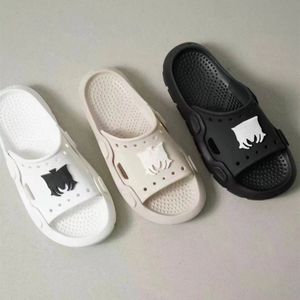 Slippers Man, Slipper masculino, sandálias de designer de moda 2024, sapatos de verão, tamanho 39-46 Saltos planos Sandale, lâminas esportivas casuais de areia branca balck, tends mules