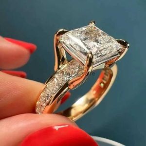 Band Rings Luxury Fashion for Women Silver Color Square Princess Cut Metal Inlaid White Zicron Stones Ring Wedding Jewelry H240425