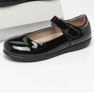 Casual Shoes 2024 Kvinna 1 cm plattform 2cm låga klackar söta pumpar klassisk fenty skönhet krok bekväm svart mjuk läder mary janes