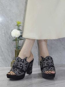 Торговые туфли 2023 модные скиновые свадебные свадебные высокие каблуки итальянский дизайн -дизайнерский дизайнерский дизайнерский дизайн.