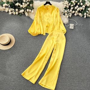 Kvinnors tvådelar Pants 2024 Luxury Temperament Satin Set Women V-ringen Puff Long Sleid Loose Slit Shirt Top och Wide Leg Senior Suits