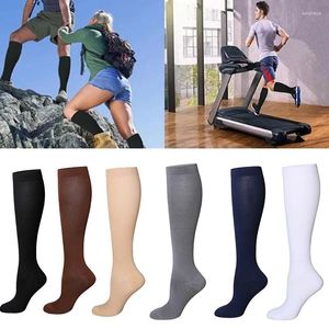 Sports Socks Men Men Color Solid Sock Ciclismo Knee de algodão High Secando de futebol profissional Caminhadas de futebol correndo Long