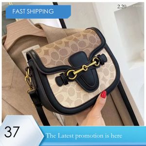 Coache Bag Evening Bags Women's Sacoche Bag Trend Luxury Designer Handväska Retro Fashion Högkvalitet Black Brown Red Crossbody Shoulder 1774