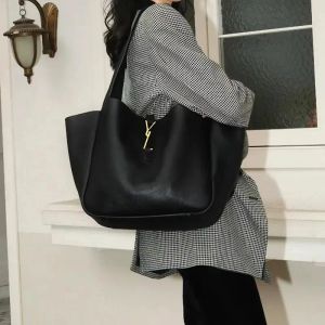 Kvinnor Totväska designer axel crossbody hink väska mens läder koppling plöjor armhål väska hobo lyxys bärbara butik handväskor